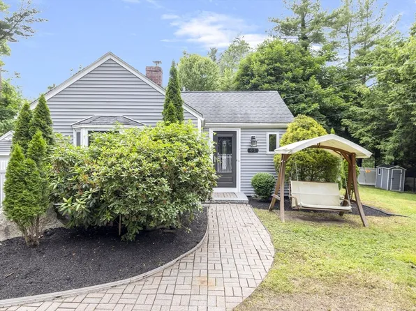 51 Ledge Rd, Lynnfield, MA 01940