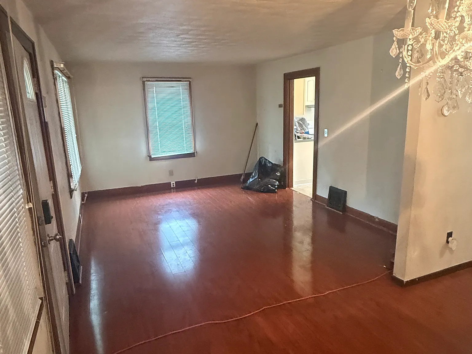 3 bed, 900 sqft, $1,250 — Photo 2