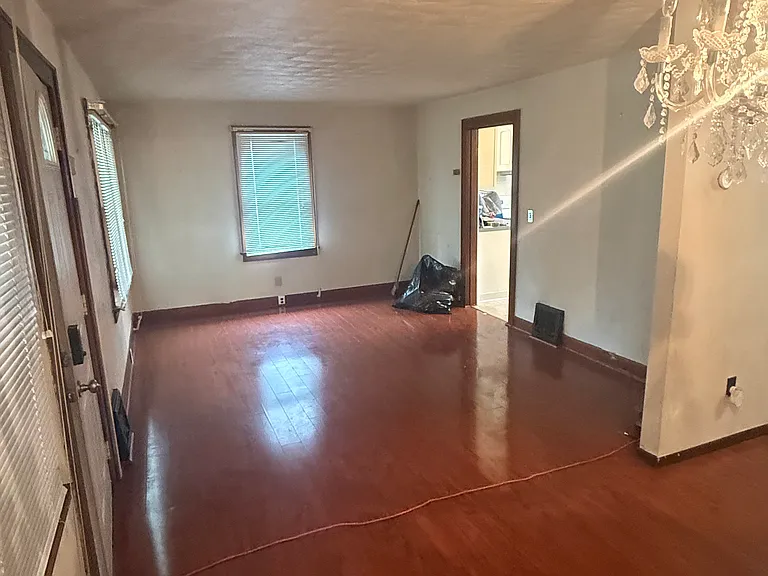 34 Jarvis Pl — Photo 2