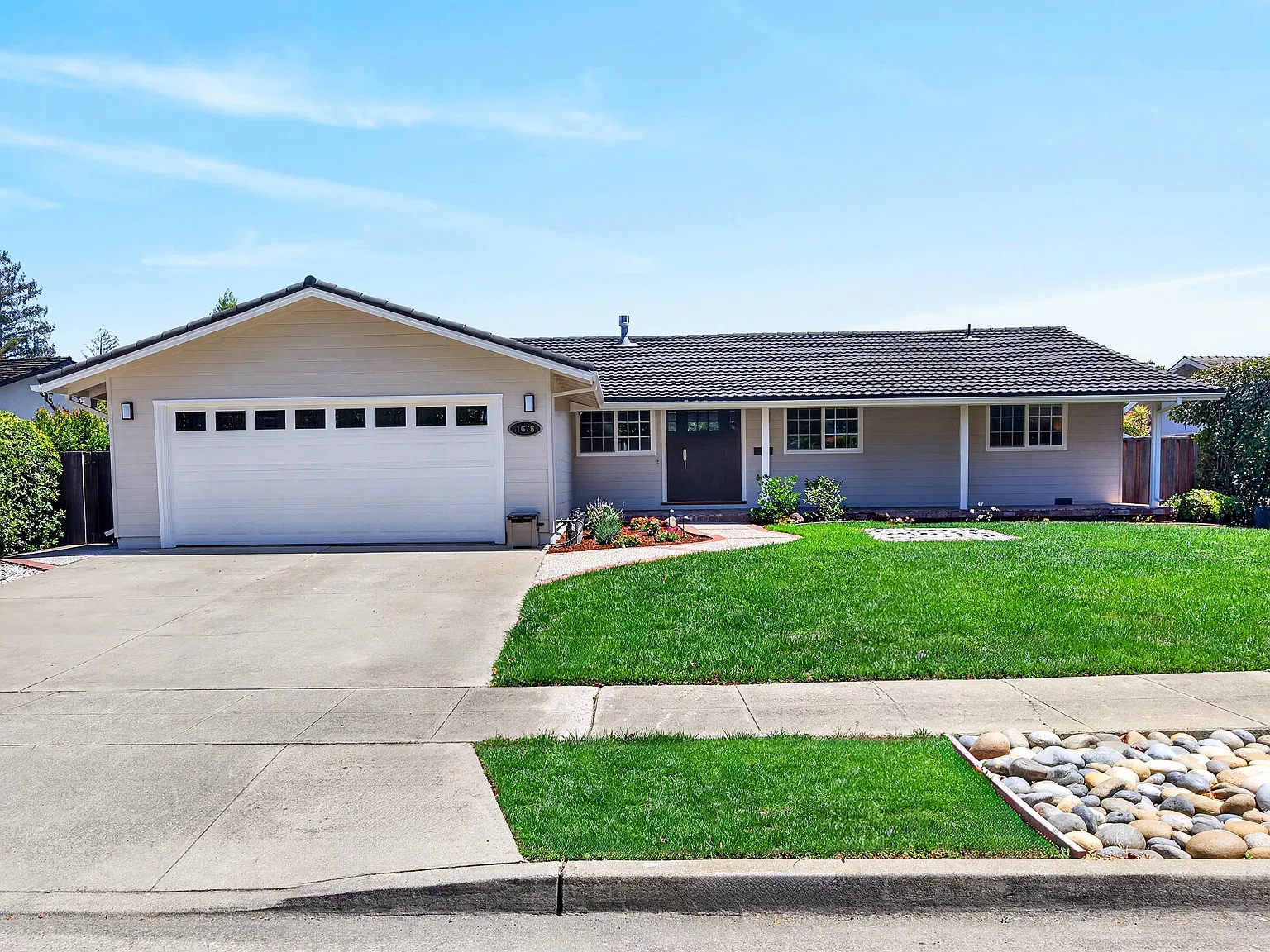 3 bed, 1512 sqft, $6,400 — Photo 1