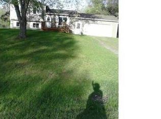2252 Arrow Head Dr, Lapeer, MI 48446