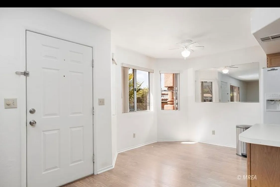 2 bed, 996 sqft, $1,250 — Photo 2