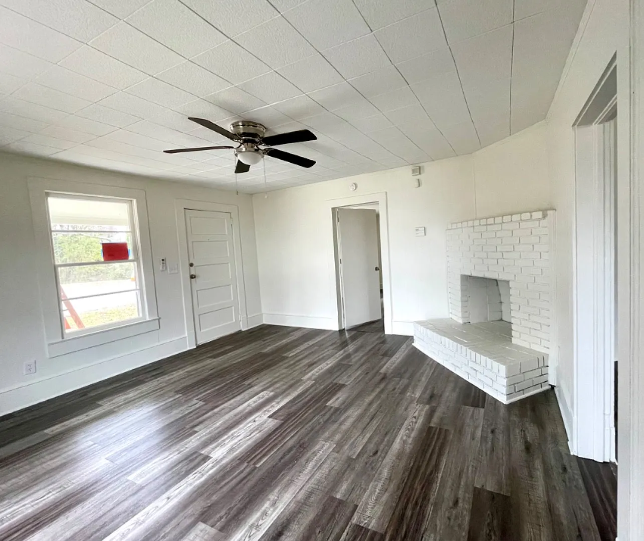 390 Farley Street — Photo 4