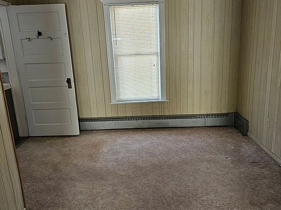 5th image of 813 Woodbury St