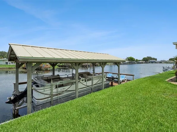 30127 Green Bay Dr, Tavares, FL 32778