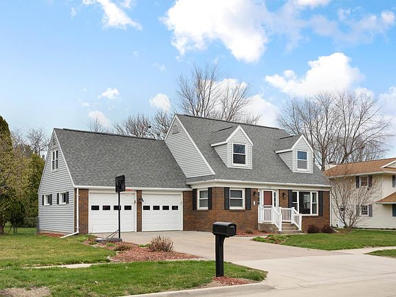 3rd image of 713 Cherry Dr