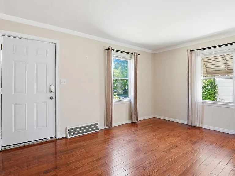3432 Woodside St — Photo 7