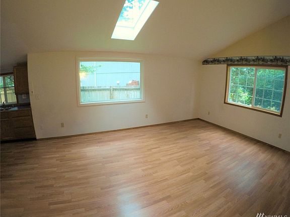 4th image of 2310 195th Ave SW