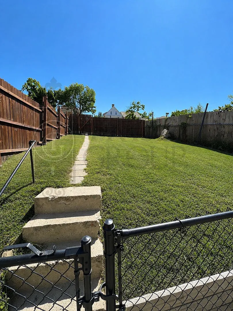 Avail Sept 1: Mt Washington Single Family Home W/ Fenced Yard, Off Street Parking, Ac, Laundry, D... — Photo 4