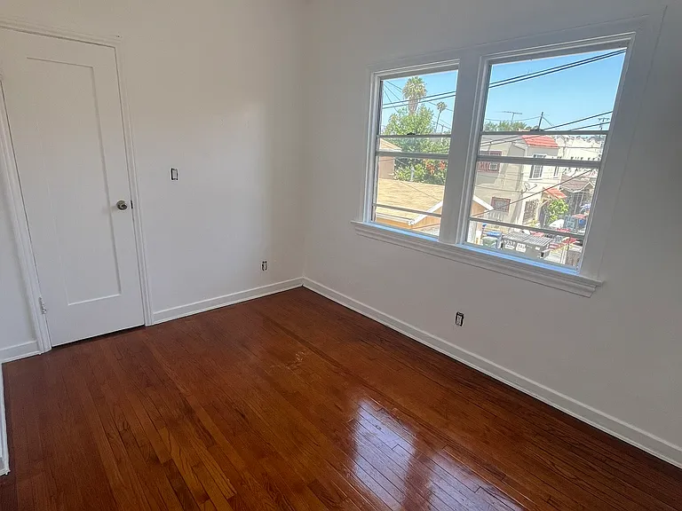 4243 Monroe St #5/8 — Photo 8