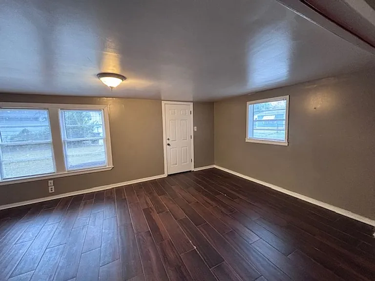3906 S Barrow Dr — Photo 8