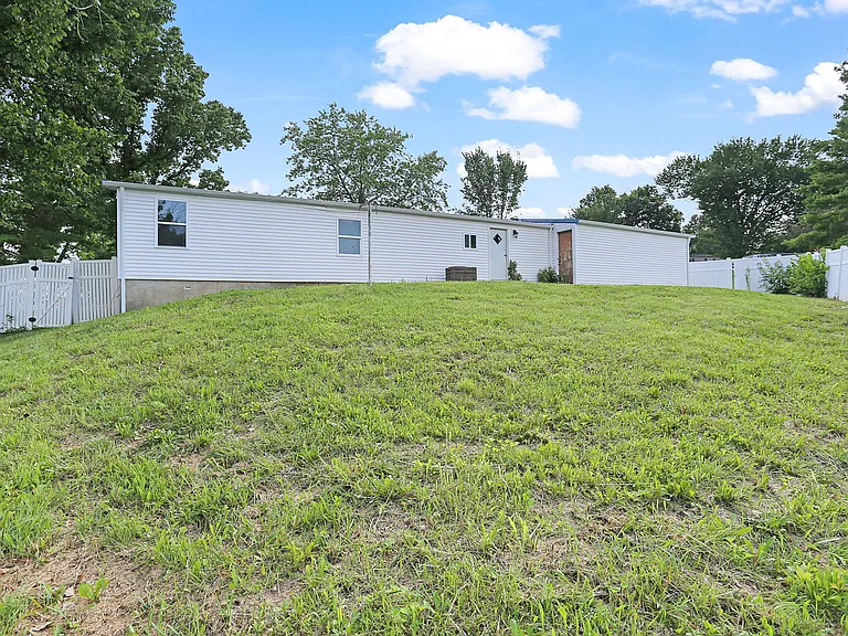 641 Carolee Ct — Photo 9