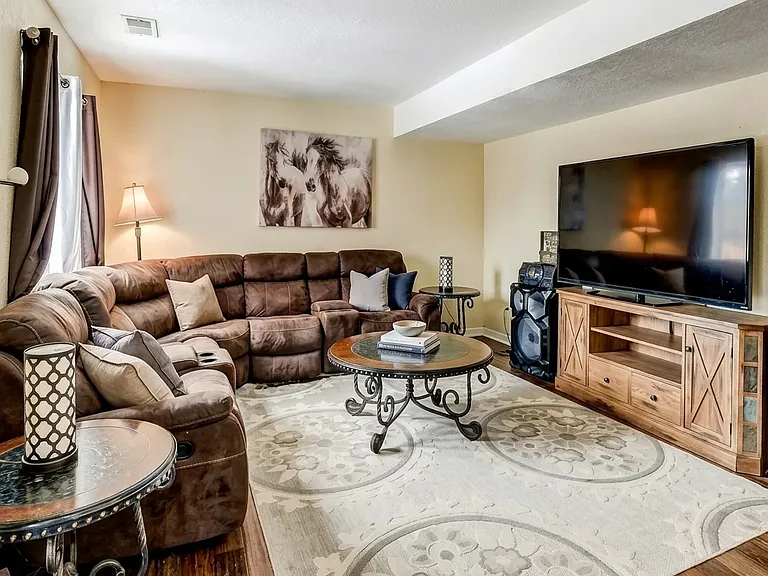 504 S Laredo Cir — Photo 9