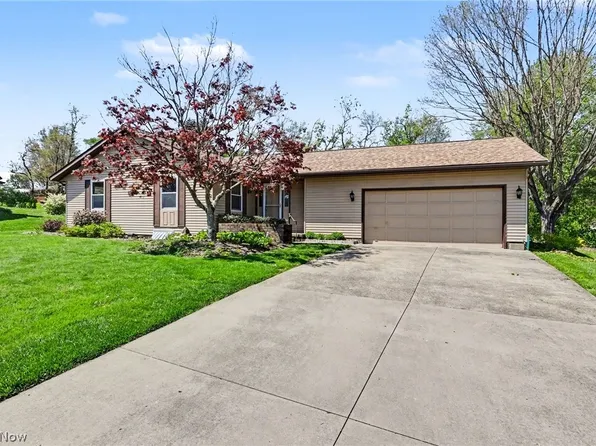 332 Kelly Cir, Zanesville, OH 43701