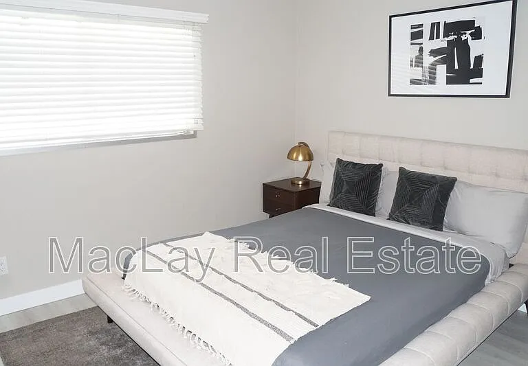 1732 E Hermosa Dr — Photo 12