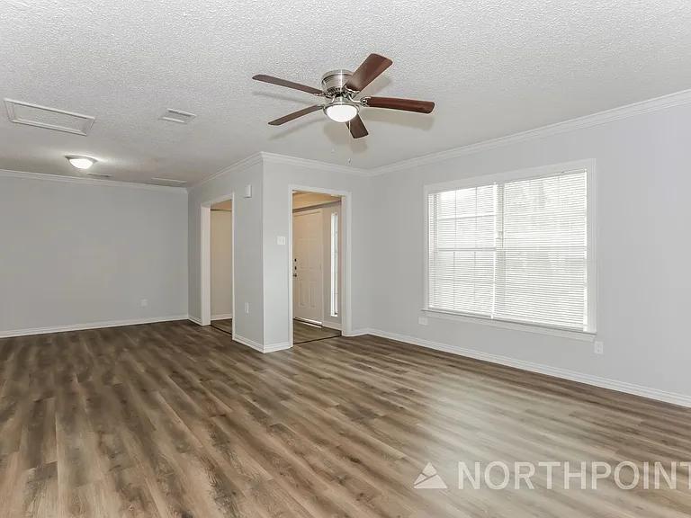5724 Rich St — Photo 3