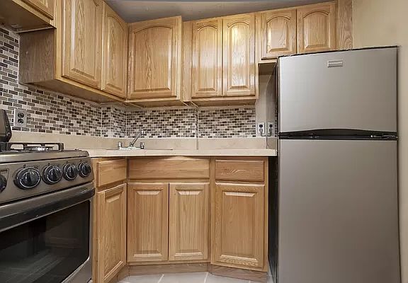4th image of 321 E 48th St APT 2H