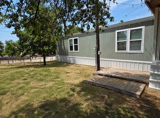 500 Captains Cutt Rd, Gainesville, TX 76240