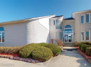 6373 Golden Ln, West Bloomfield, MI 48322