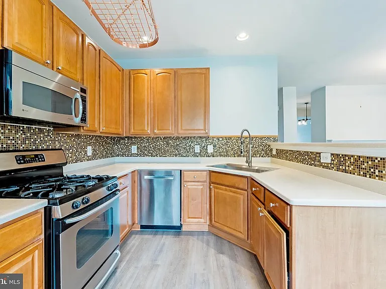 3385 Beechcliff Dr — Photo 12