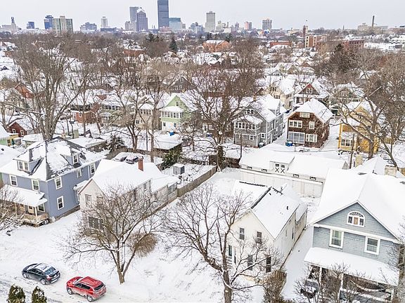 5th image of 176 Caroline St