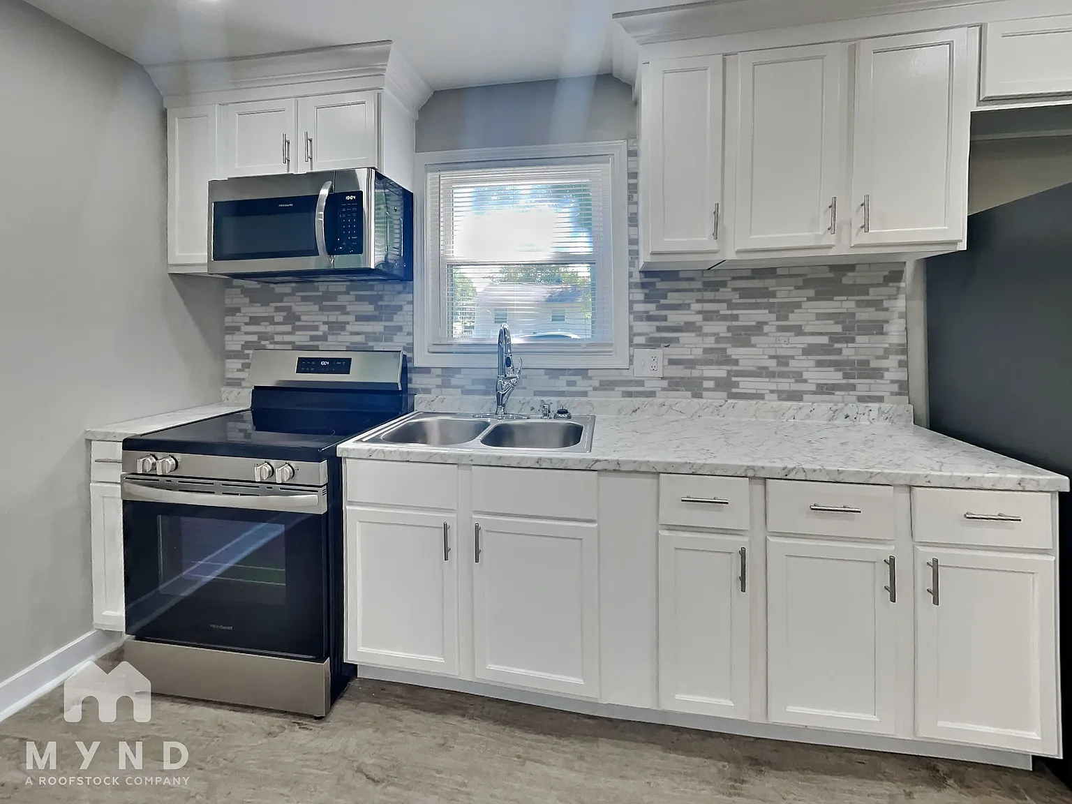 3 bed, 1.0 bath, 1030 sqft, $1,399 — Photo 3