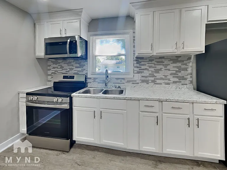1224 Earhart St — Photo 3