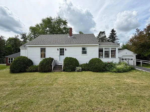 7 Abraham St, Houlton, ME 04730