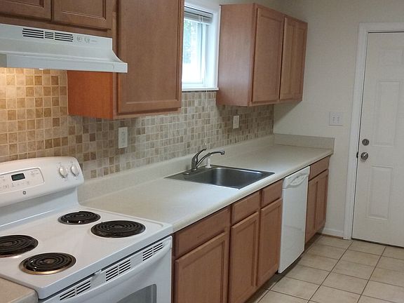 3rd image of 4 Woodmont Cir