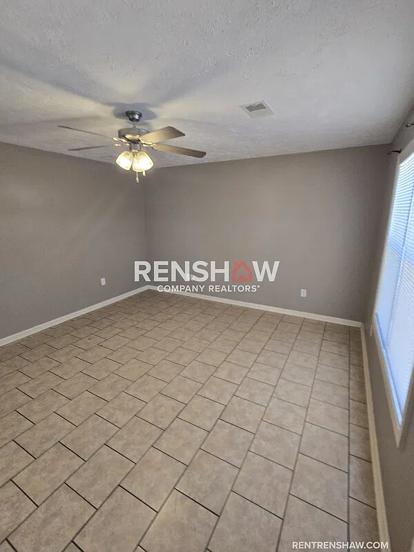 3 bed, 2.0 bath, 1176 sqft, $1,300 — Photo 2