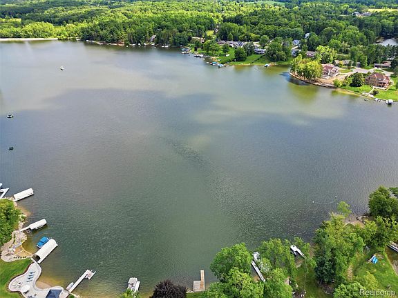 3rd image of 7416 Ledgewood Dr