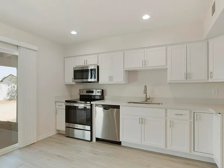 3316 E Helena Dr — Photo 8
