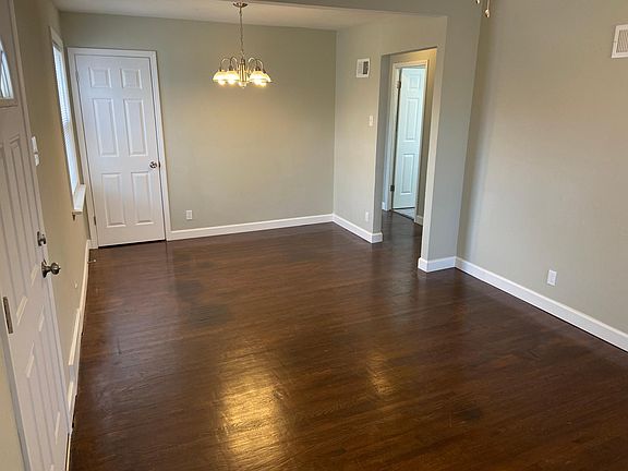 3rd image of 3658 Park Lawn Dr
