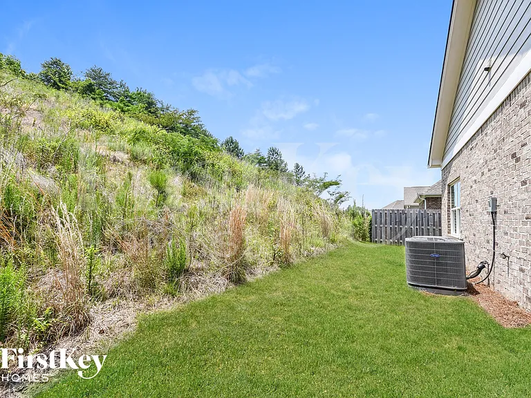 1410 Woodridge Pl — Photo 15