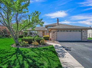11619 Pineview Dr, Orland Park, IL