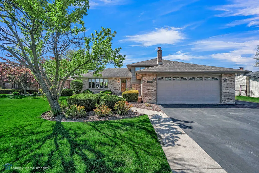 11619 Pineview Dr photo 1