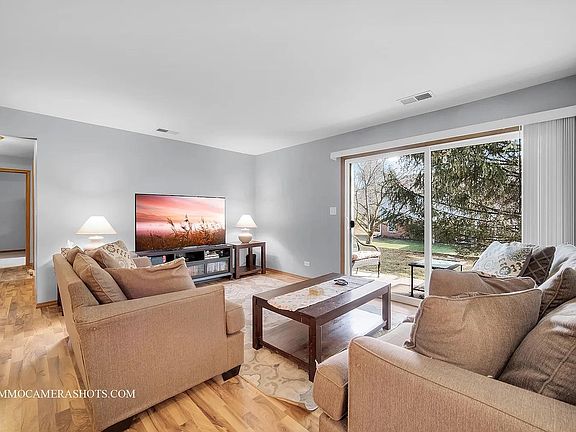 5th image of 329 Sheffield Ct APT 1