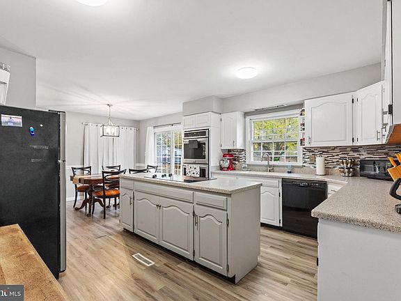 4th image of 46701 Thomas Dr