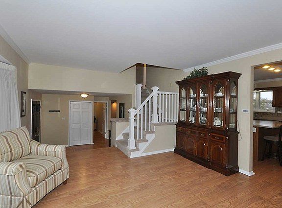 3rd image of 1236 E Thurston Dr