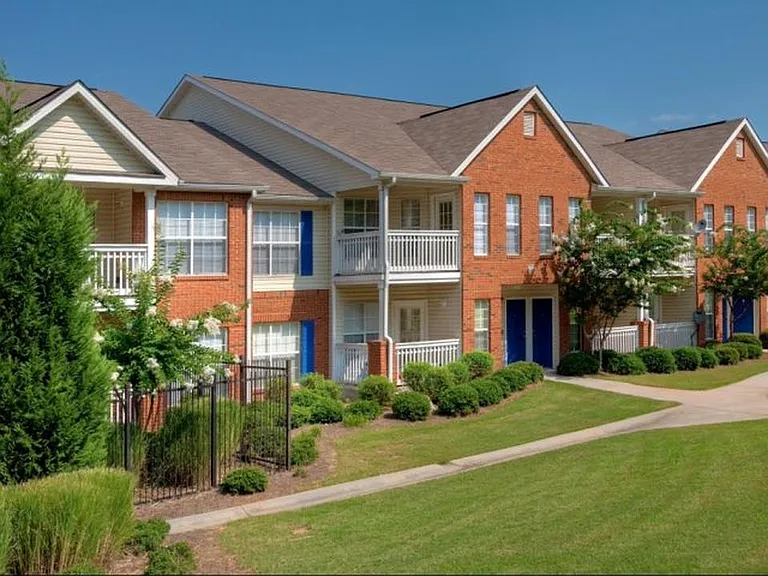 Ashley Cascade Apartments — Photo 1