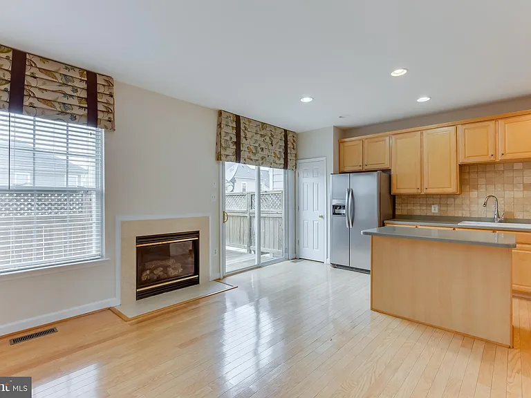 1008 Hampton St — Photo 4