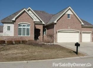 800 Poplar Ct, Inverness, IL 60010