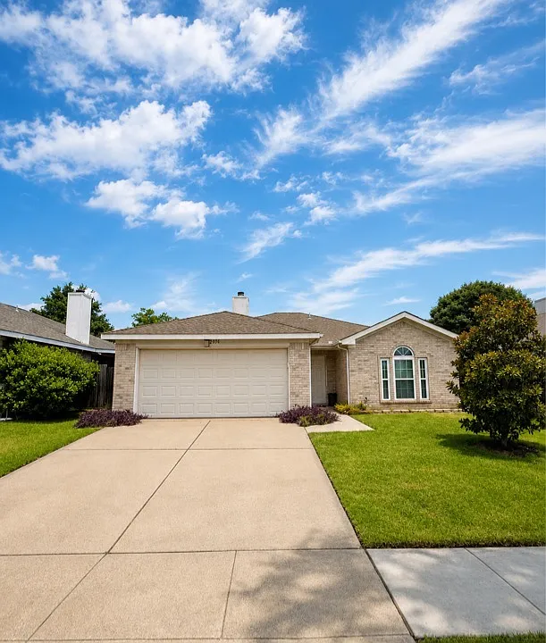 2304 Corral Dr