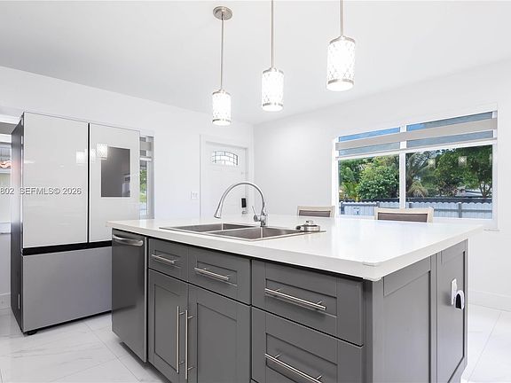 5th image of 970 Plover Ave