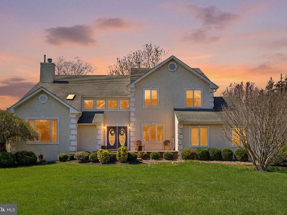 1st image of 16 Dogwood Dr