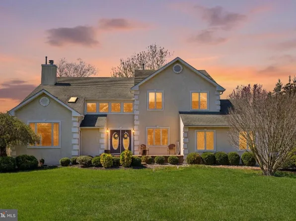 16 Dogwood Dr, Burlington, NJ 08016