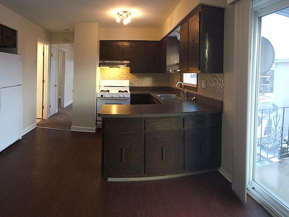 3rd image of 10320 Mason Ave APT 3