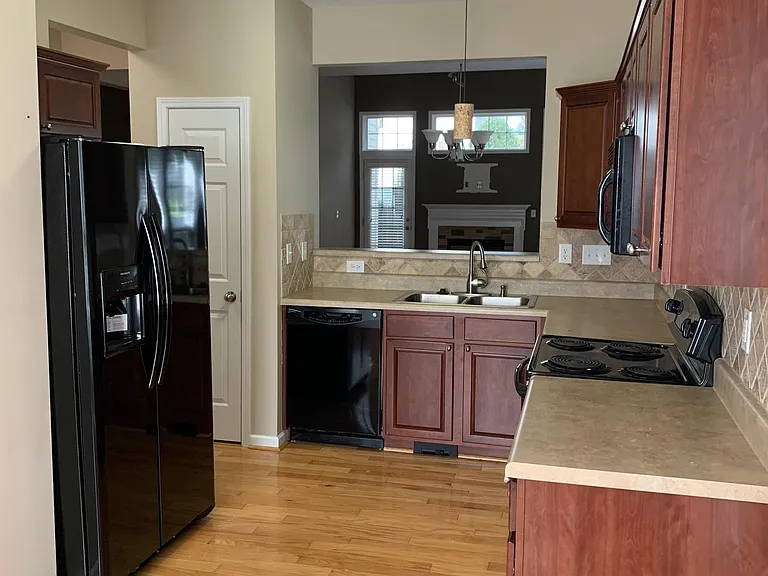 102 S Arcadian Way — Photo 7