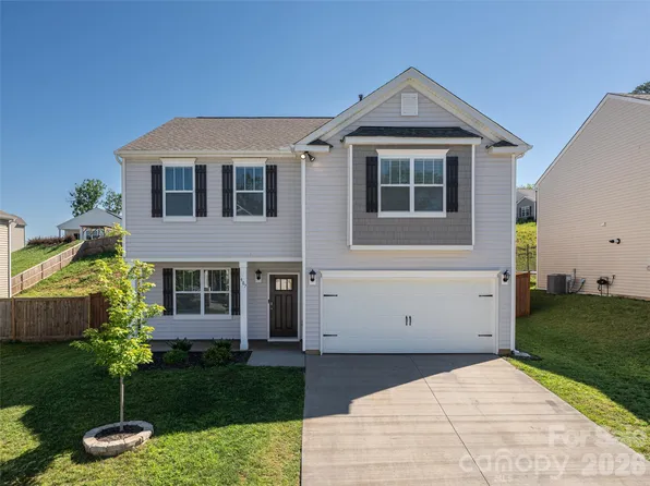 907 Newport Ct, Asheville, NC 28806