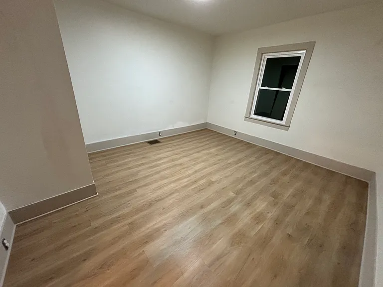 1210 E Chilhowie Ave — Photo 5